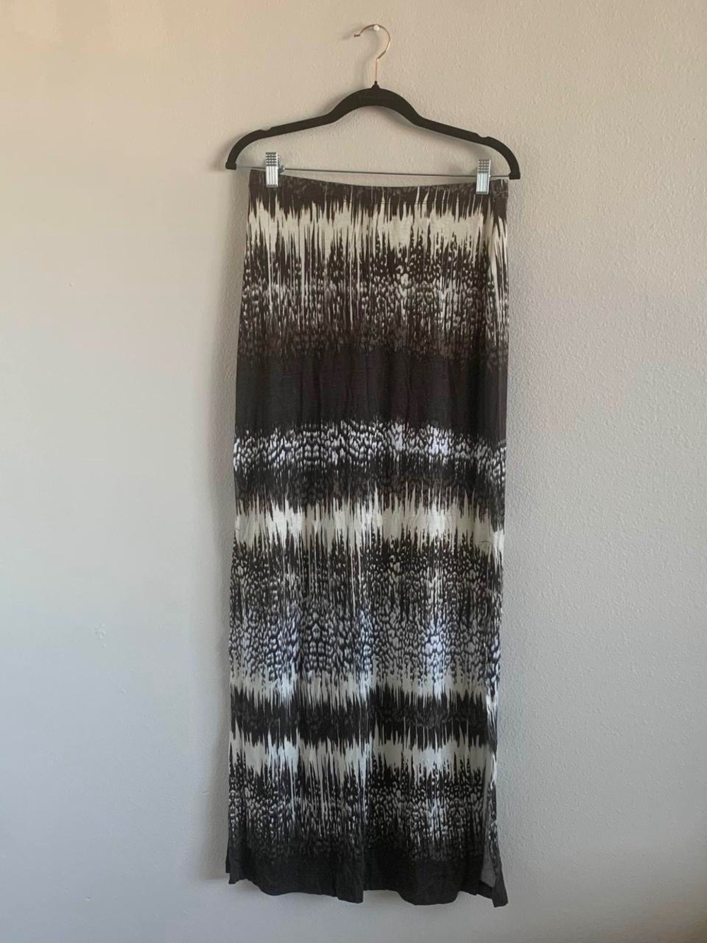 Women's Black and White Patterned Maxi Skirt
